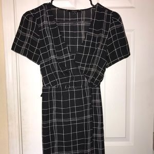 BLACK & WHITE FOREVER 21 SHIRT